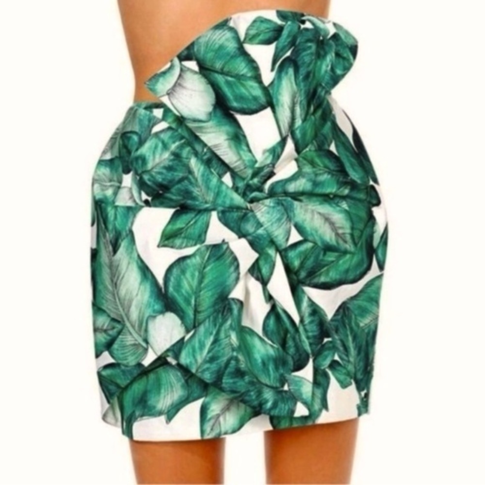 Cameo (c/meo Collective) Dark Star Green Lilly Palm Leaf Twist Skirt S NWT Party
